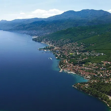 Daire In With Sea View, Terrace, Wi-fi Ičići