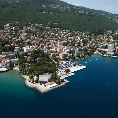 Daire In With Sea View, Terrace, Wi-fi Ičići