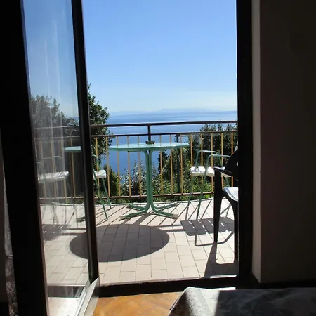 In With Sea View, Terrace, Wi-fi Ičići