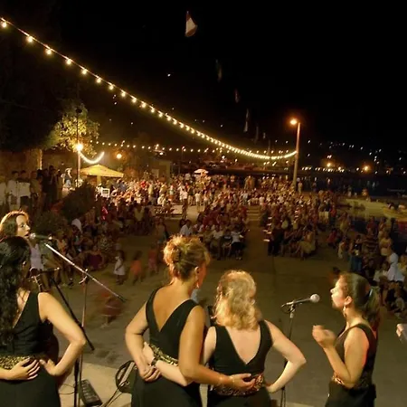 Appartement In With Sea View, Terrace, Wi-fi Ičići