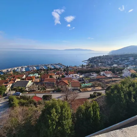 In With Sea View, Terrace, Wi-fi * Ičići