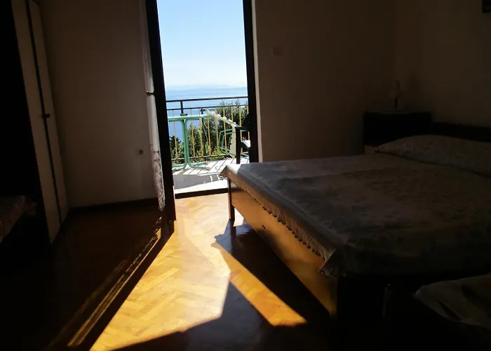 In With Sea View, Terrace, Wi-fi * Ičići