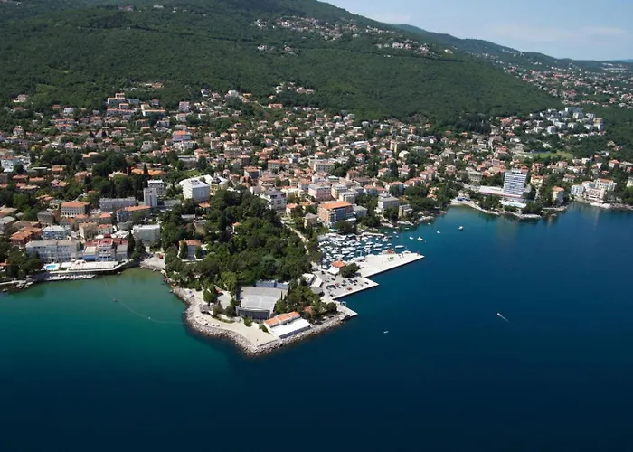 Apartmán In With Sea View, Terrace, Wi-fi Ičići